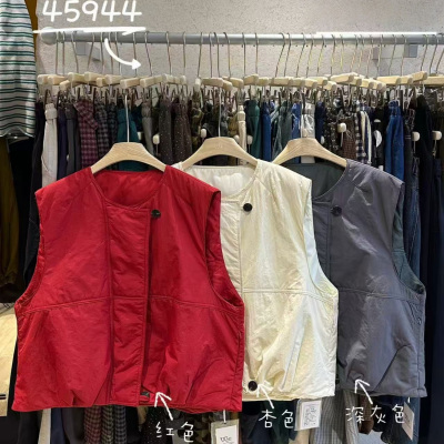 慵懒松弛风圆领扣子设计棉服马甲