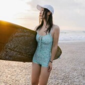 VANLIGA清新连体平角泳衣女小胸聚拢性感辣妹泡温泉度假温泉泳装