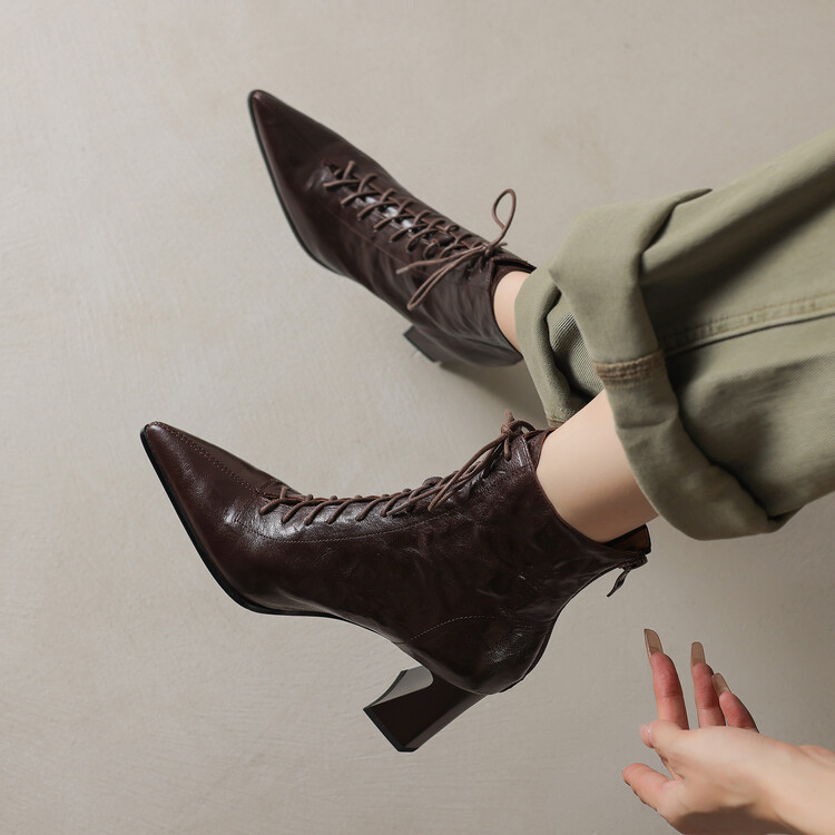 英伦风尖头系带高跟短靴女秋冬款覆古真皮粗跟显瘦马丁靴通勤百搭