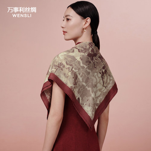 万事利重磅丝羊毛围巾锦鱼绘