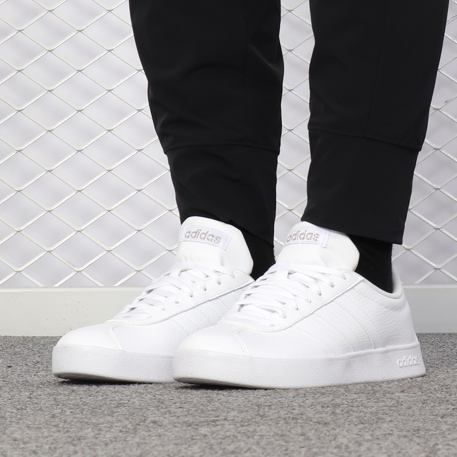 阿迪达斯正品新款女子休闲板鞋