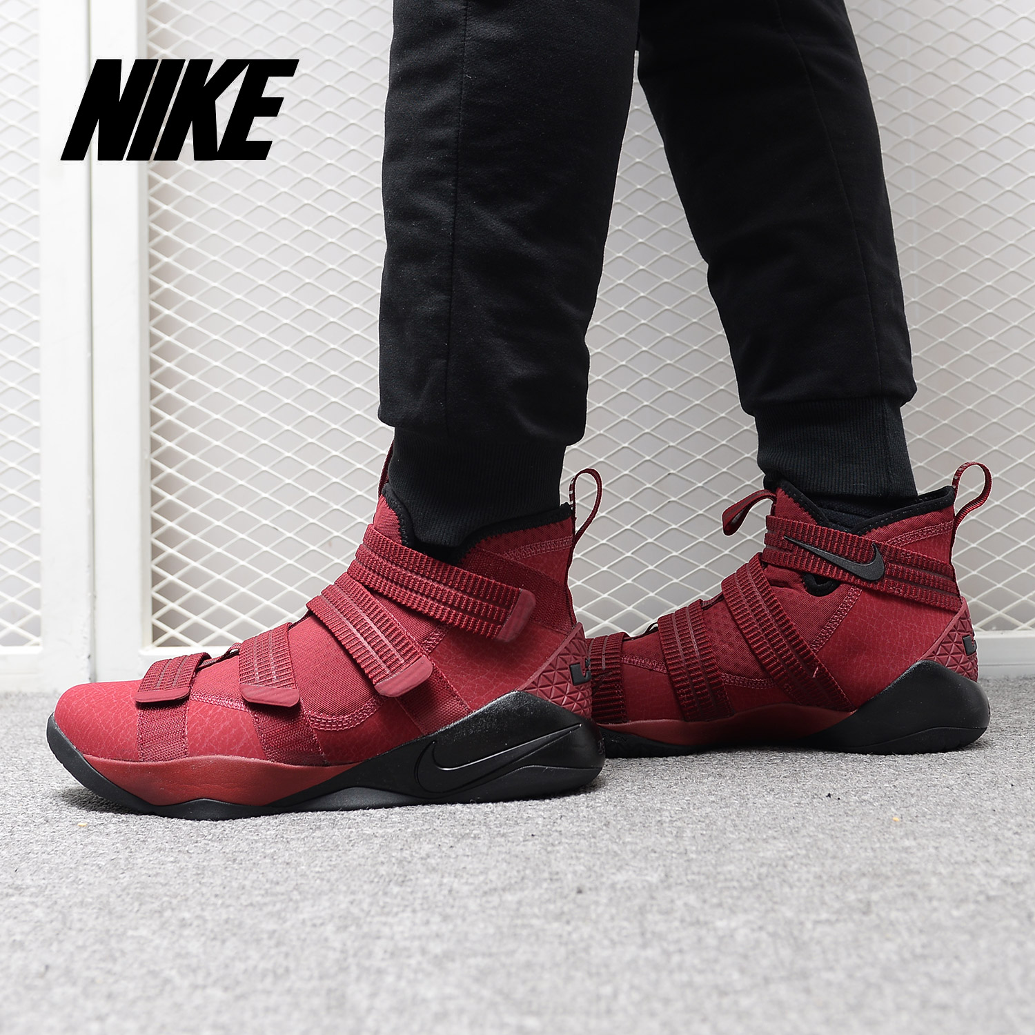 耐克正品詹姆斯士兵战士男篮球鞋