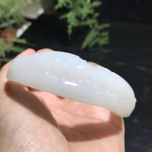 儒贤玉道和田玉籽料年糕高白镯苏工巧雕玉兰花随形手镯 温润高雅