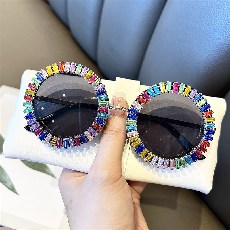新款镶钻圆框太阳镜时尚