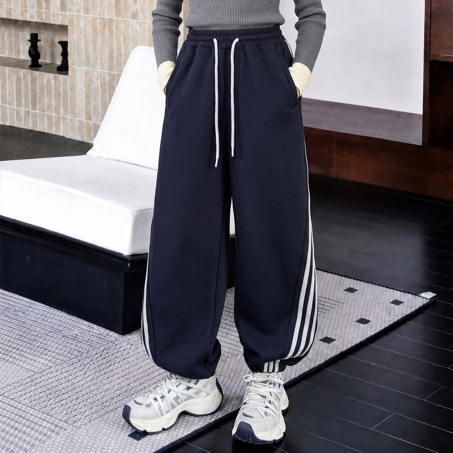 女大童装秋冬季束脚加绒运动卫裤子2026新款儿童冬装洋气休闲长裤