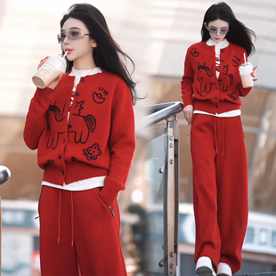 时尚洋气2026本命年超火穿搭一整套休闲高级感针织衫裤子三件套装
