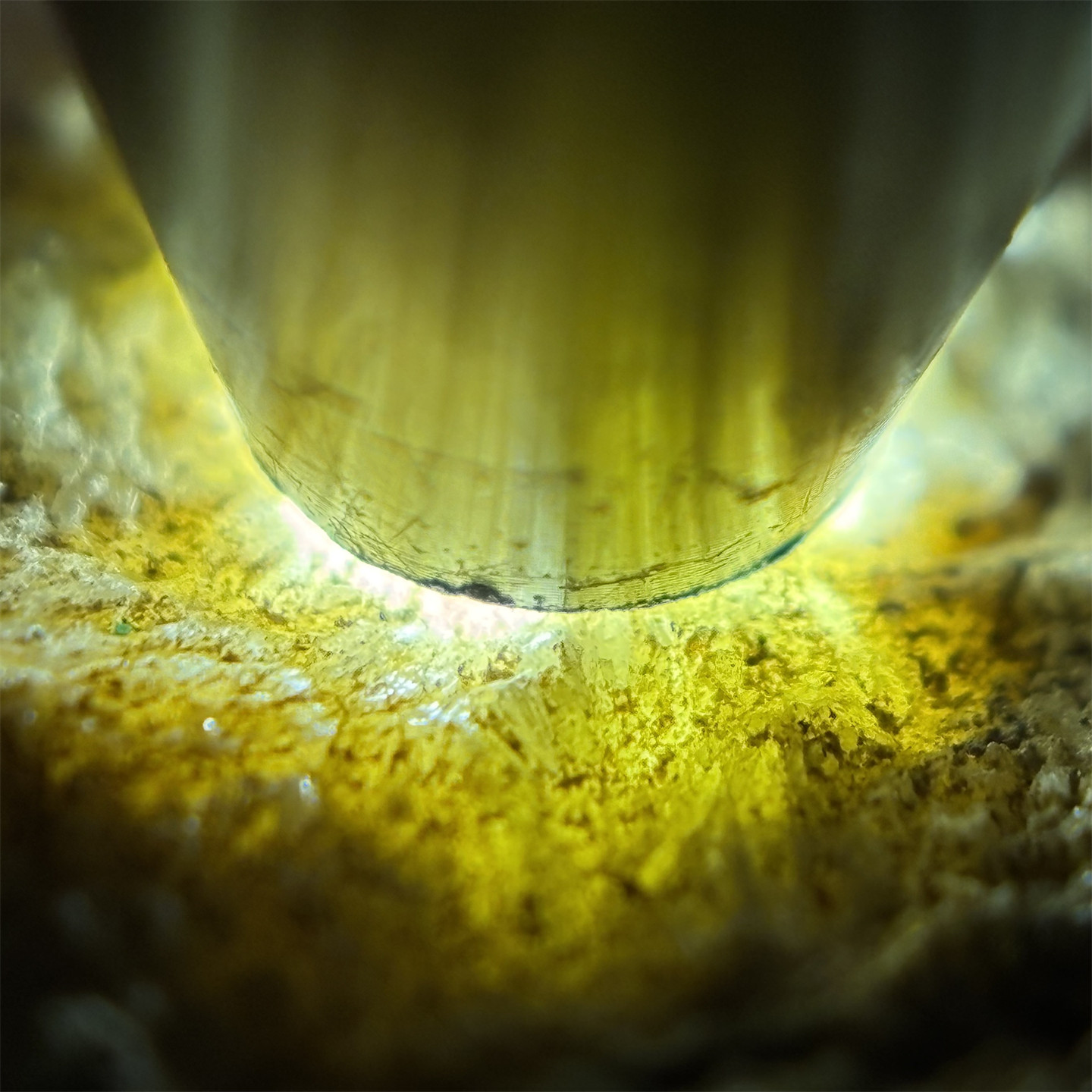 5翡翠原石木那场口皮壳老辣紧致枯癣下面易化高种高色玩飘花手镯