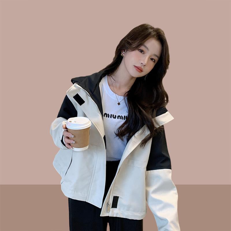 潮牌连帽冲锋衣女款2026新款时尚洋气休闲运动短款工装外套春秋款图片