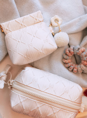 EVA小奶包宫廷风杏色奶油ins可爱复古口金弹耳机饰品收纳mini小包