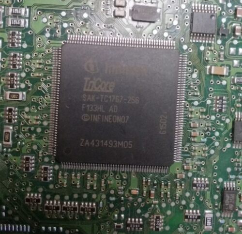 SAK-TC1767-256F133HL SAK-TC1767-256F133HR 汽车176脚CPU