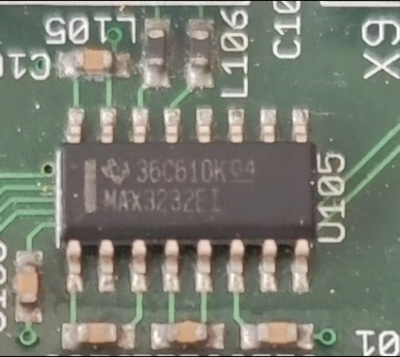MAX3232EI  MAX3232EIDR  贴片SOIC-16 RS-232线路驱动器/接收器