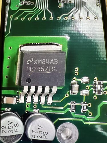 LP2957IS  汽车电脑版贴片三极管TO263