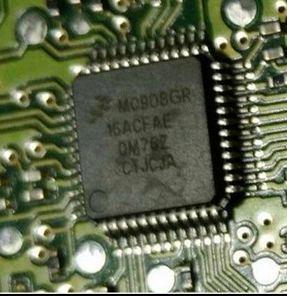 MC908GR16ACFAE 途锐奥迪A8方向柱方向锁CPU芯片QFP