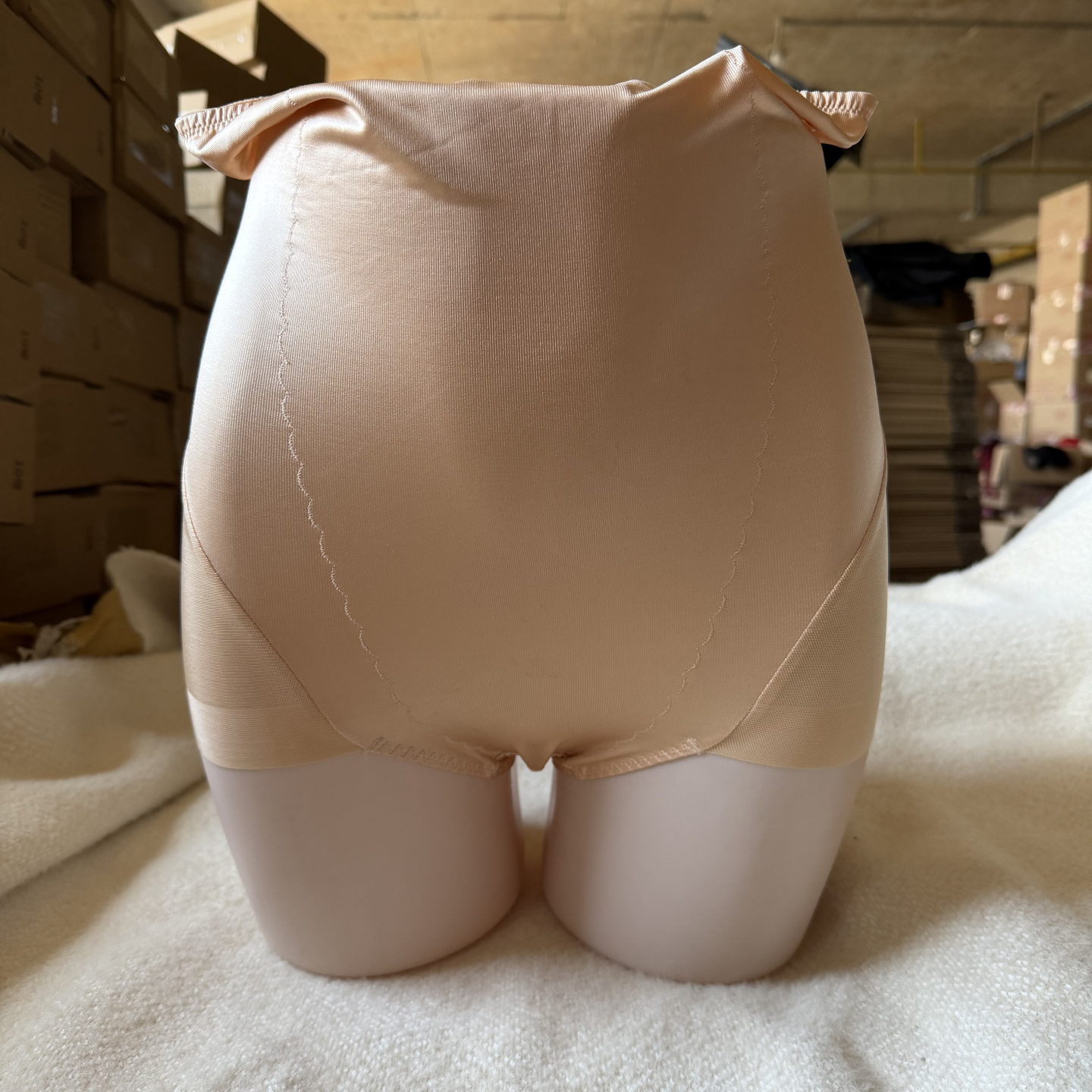 爱慕莹润无痕轻型双层收腹高腰短款美体塑裤AM33ES2