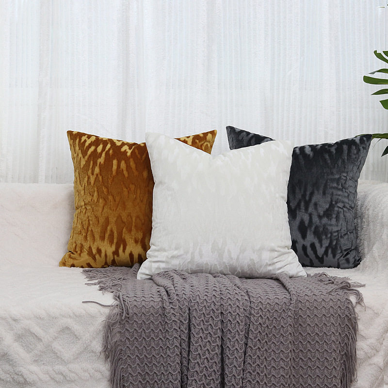 北欧波浪纹中古风高级感割绒抱枕客厅沙发卧室焦糖色线条靠垫