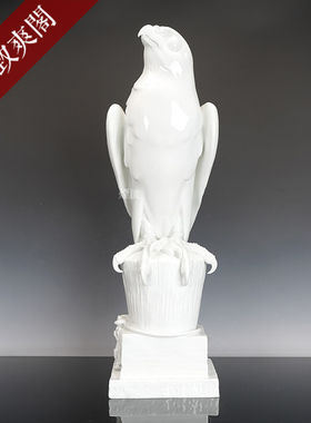 纯白猎鹰动物瓷塑摆件