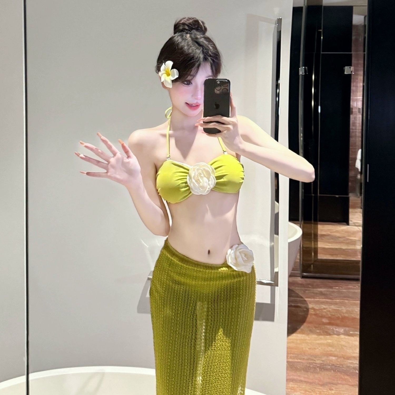 绝美高级感2025新款泳衣女分体比基尼三件套性感纯欲度假海边泳装