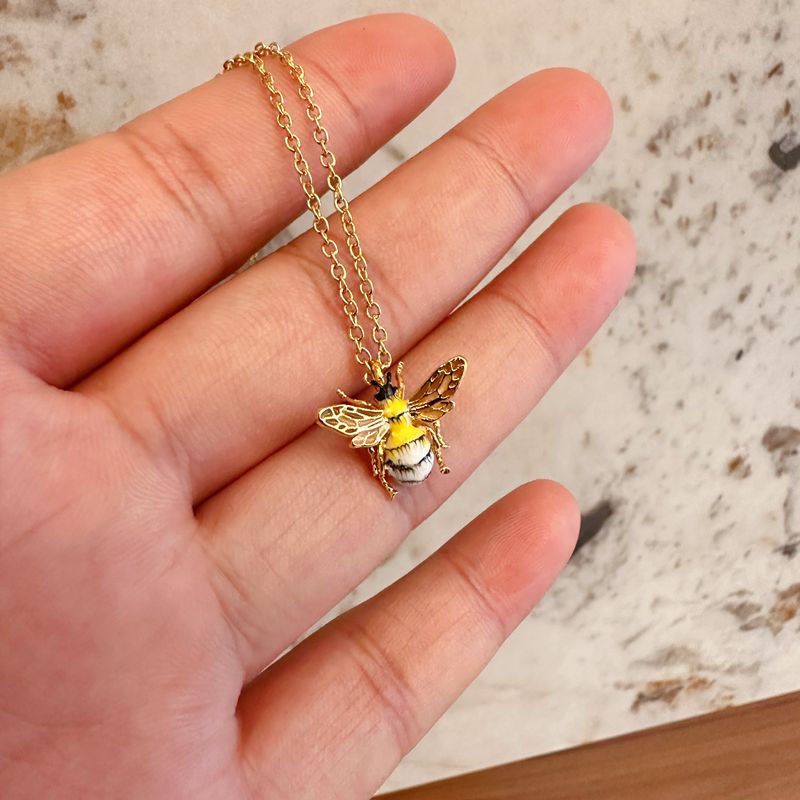 18K镀金英国手绘童话风珐琅卡通可爱小蜜蜂吊坠项链女短款锁骨链