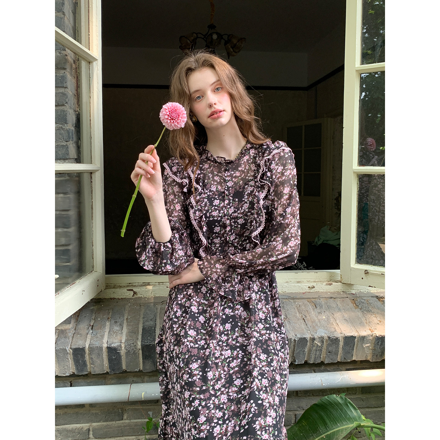 ZHUYIYI 新款高级感黑色印花木耳边碎花长袖连衣裙女秋季长裙原创