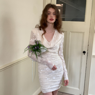 连衣裙女包臀短裙原创设计新款 ZHUYIYI 白色法式 春季 提花荡领长袖