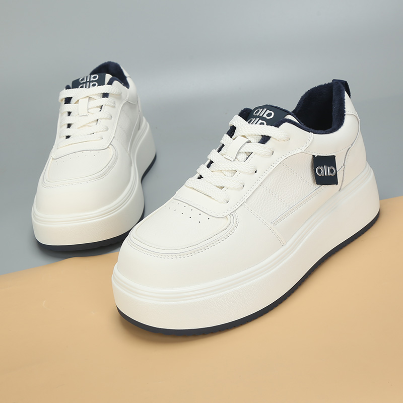 大码女鞋41-43冬季新款休闲板鞋