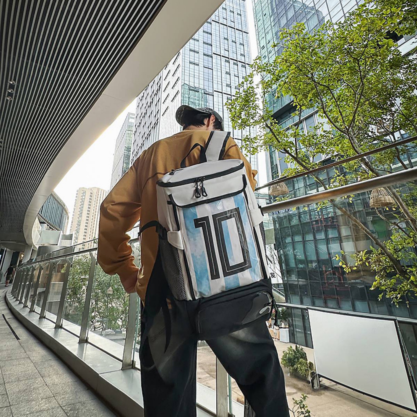 新款大容量双肩包短途运动旅行包