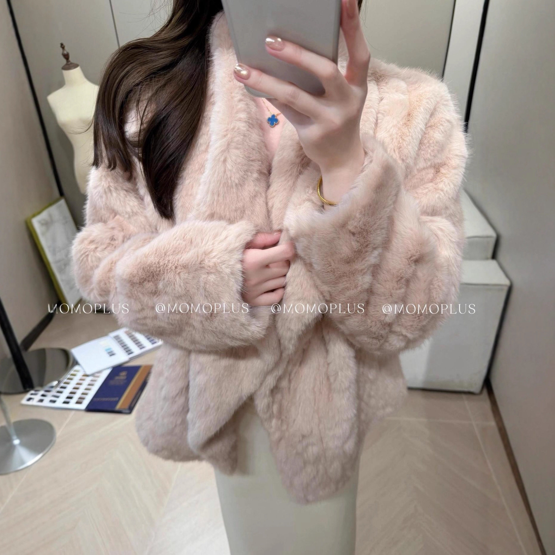 千金感柔雾奶兔绒环保皮草皮毛一体大衣女温柔翻领保暖加厚短外套