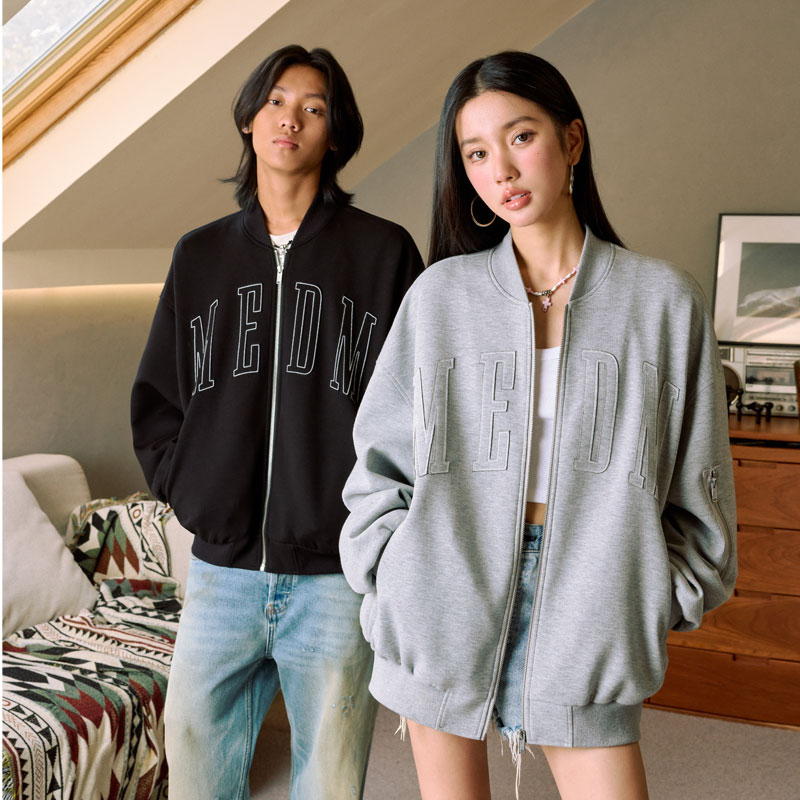 MEDM同色字母贴布绣空气层外套