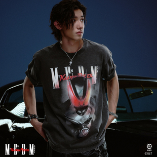 MEDMx假面骑士联名-人物半身印花纯棉水洗做旧休闲短袖男圆领T恤