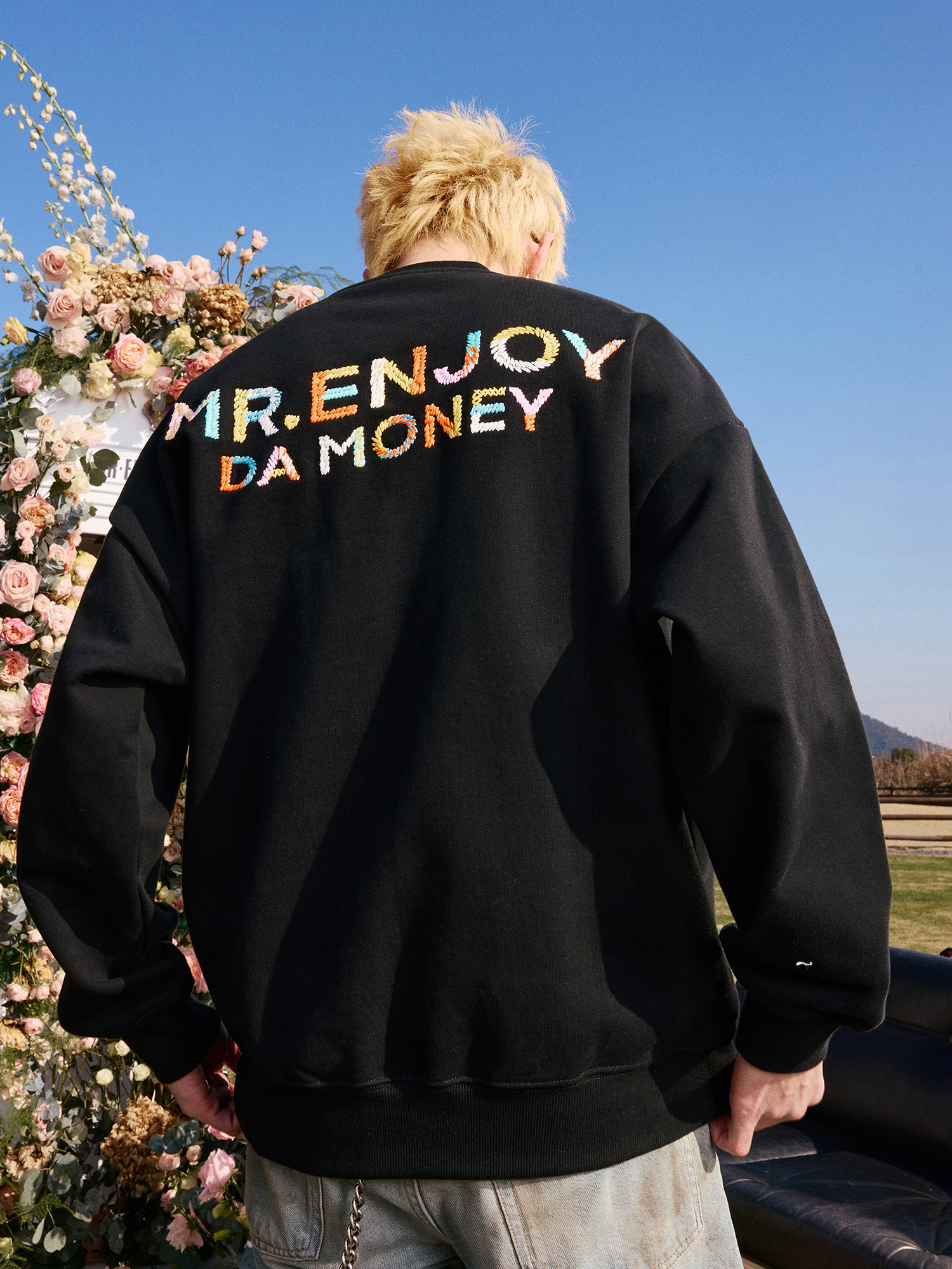 MEDM24FW 다채로운 모직 자수 라운드 넥 스웨트 셔츠 봄과 가을 신작 라운드 넥 풀오버 자수 스웨트 루즈하고 캐주얼