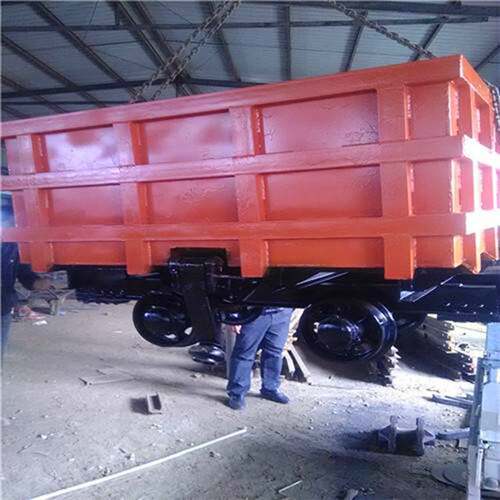 使用方便侧卸式矿车 曲轨侧卸式矿车山东重工 矿用矿车全规格