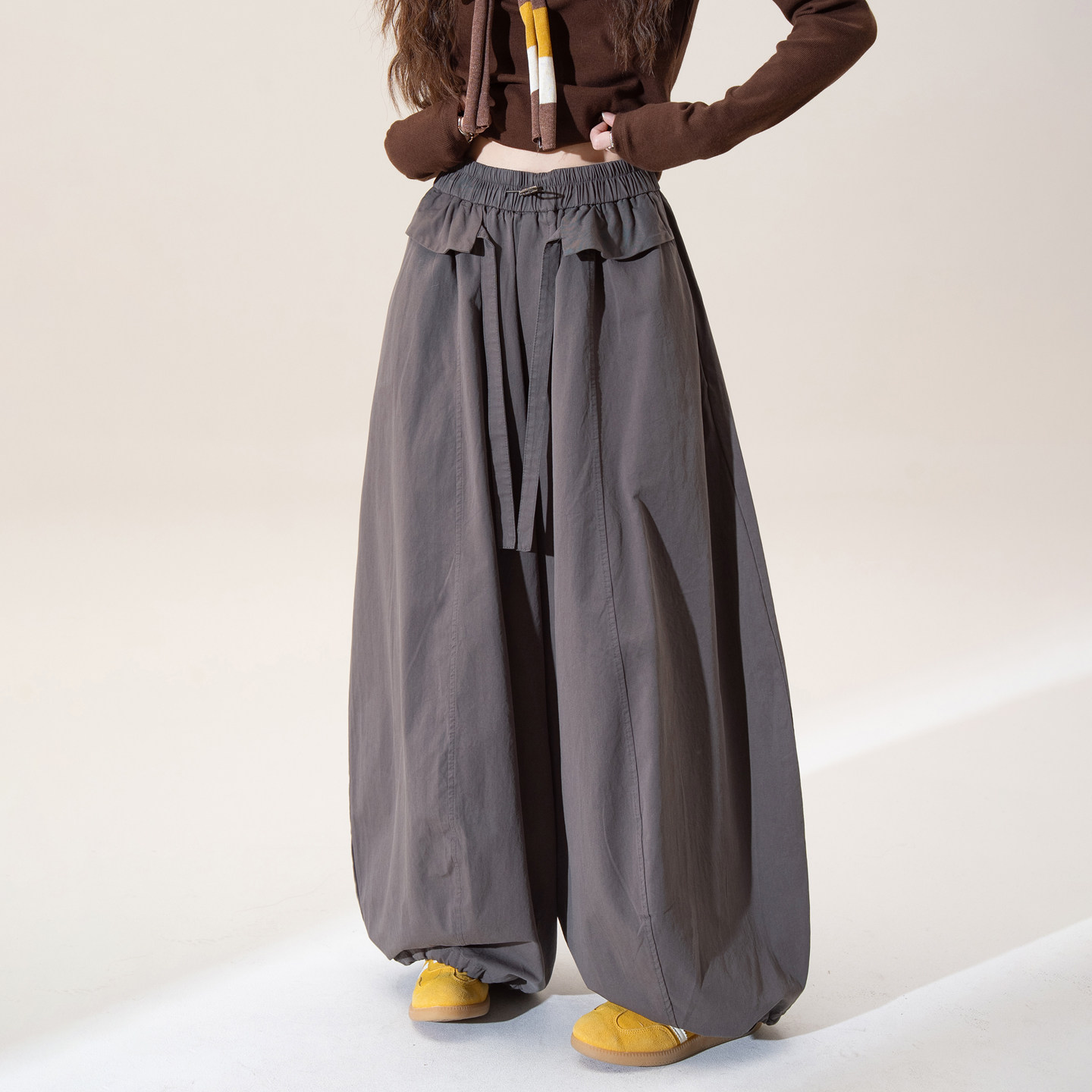 灰色松紧高腰阔腿休闲裤女春季新款假两件荷叶花边拼接设计感长裤,女装/女士精品,休闲裤,淘宝优惠券,粉丝福利购,淘宝优惠卷