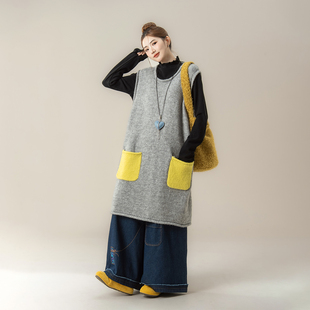 灰色日系复古中长款针织背心连衣裙女秋冬新款双口袋无袖毛衣马甲