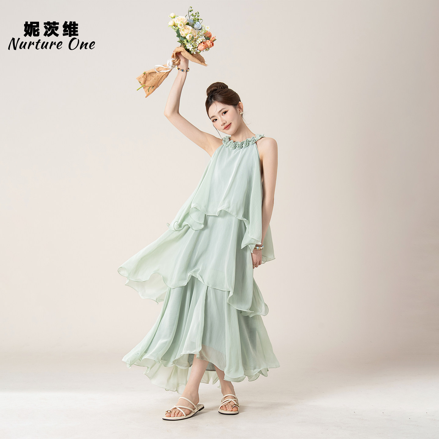 妮茨维【仙绿逐风】木耳边挂脖连衣裙女夏日消暑穿搭无袖蛋糕长裙
