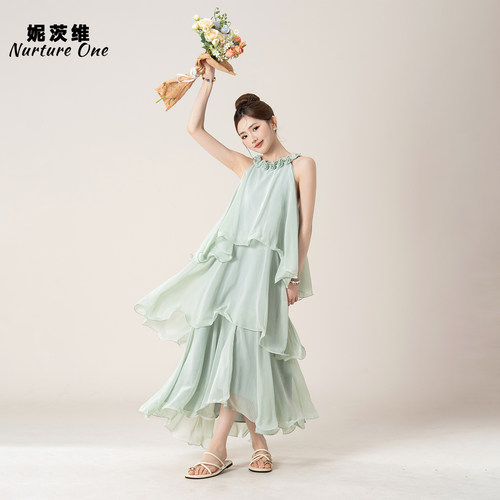 妮茨维【仙绿逐风】木耳边挂脖连衣裙女夏日消暑穿搭无袖蛋糕长裙