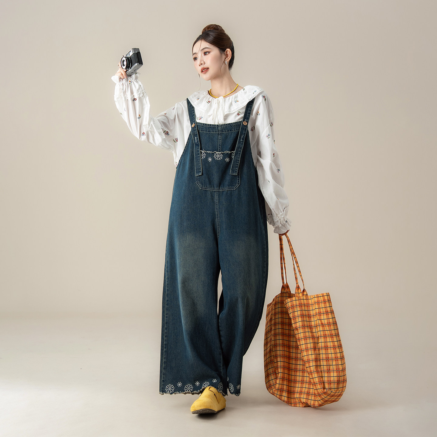 深蓝色复古花边刺绣牛仔背带裤女春季新款宽松减龄显瘦阔腿连体裤,女装/女士精品,背带裤,淘宝优惠券,粉丝福利购,淘宝优惠卷