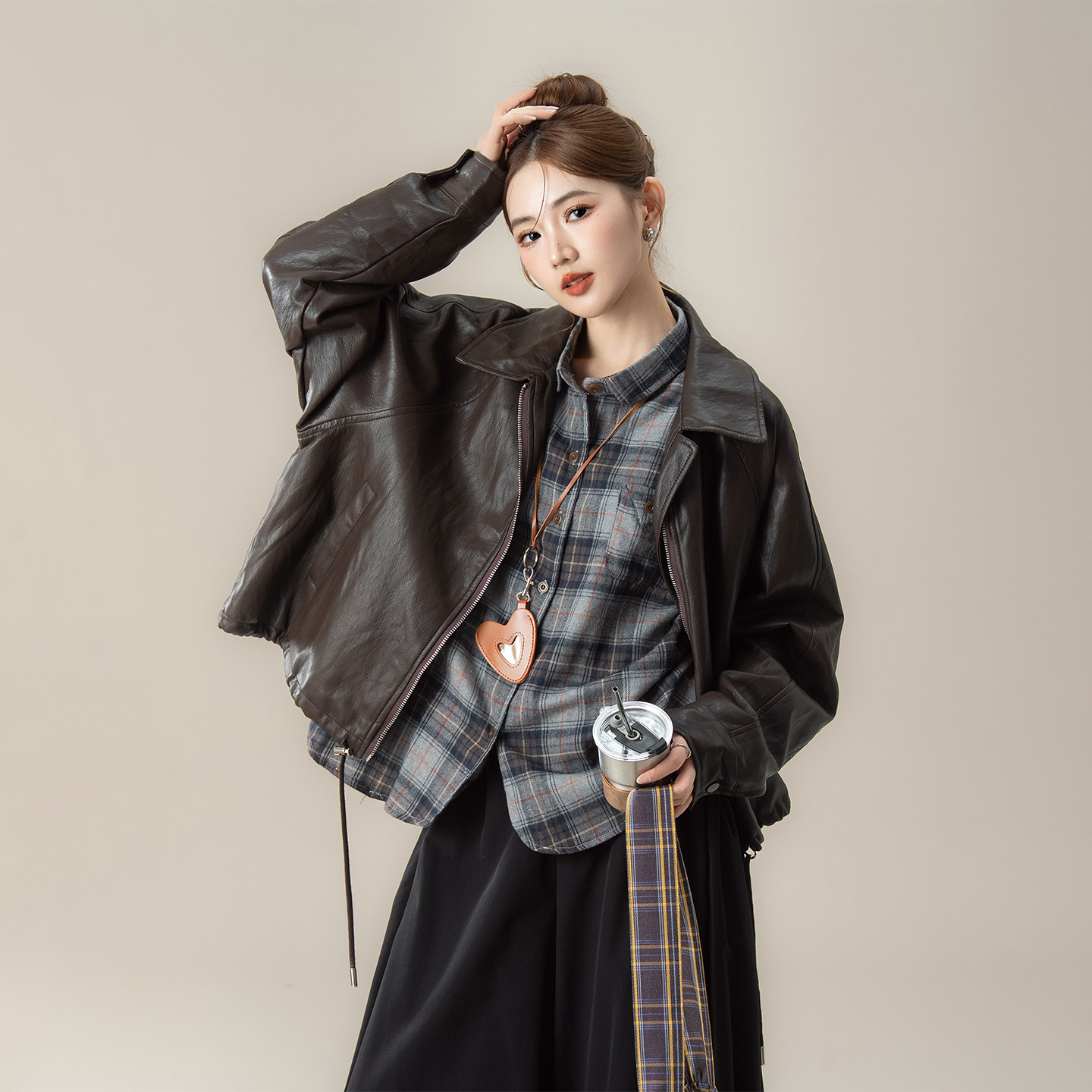 咖色美式复古酷飒风皮衣外套女春季新款拉链翻领抽绳机车夹克上衣,女装/女士精品,皮衣,淘宝优惠券,粉丝福利购,淘宝优惠卷