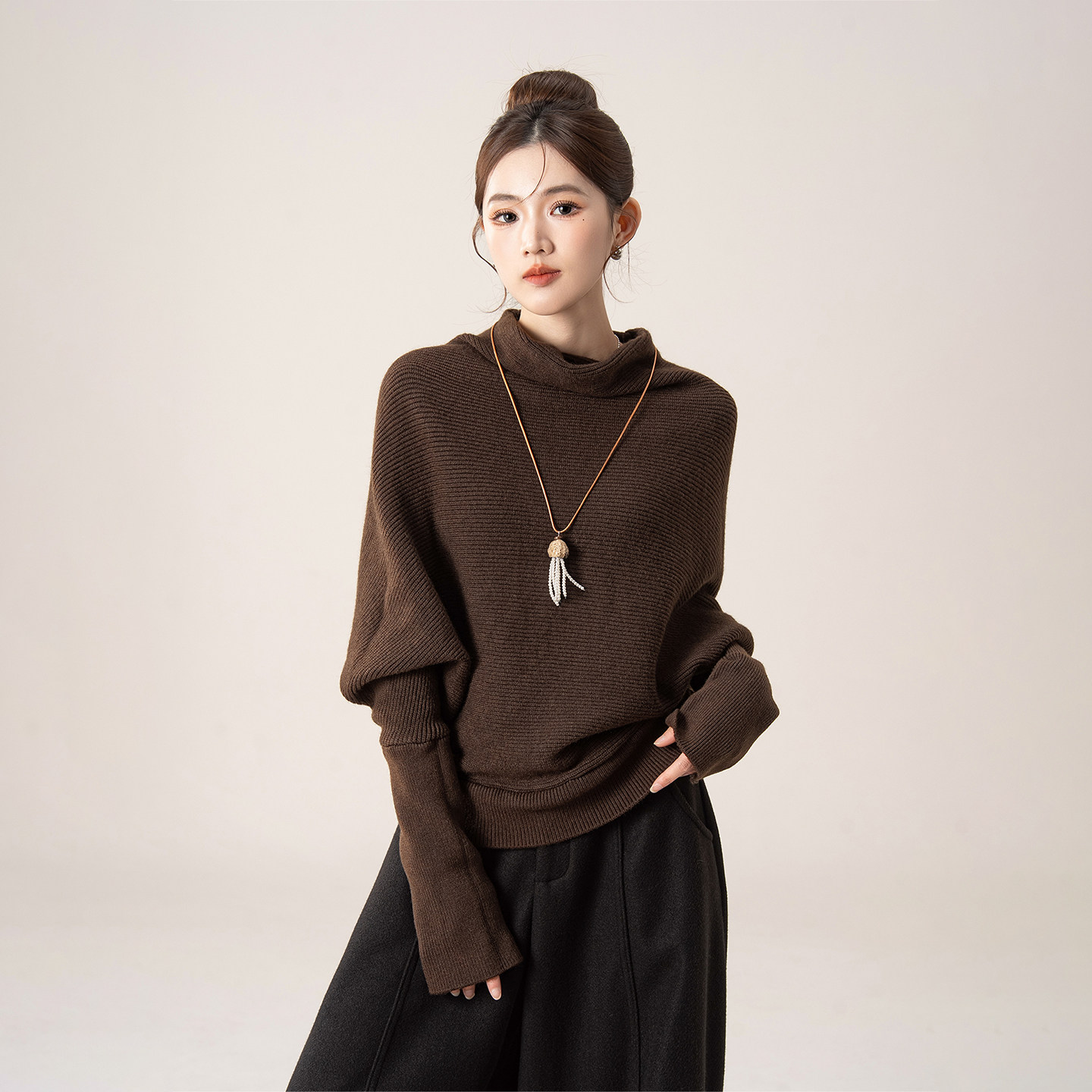 咖啡色堆堆领蝙蝠长袖上衣女春秋新款收腰显瘦内搭针织衫套头毛衣