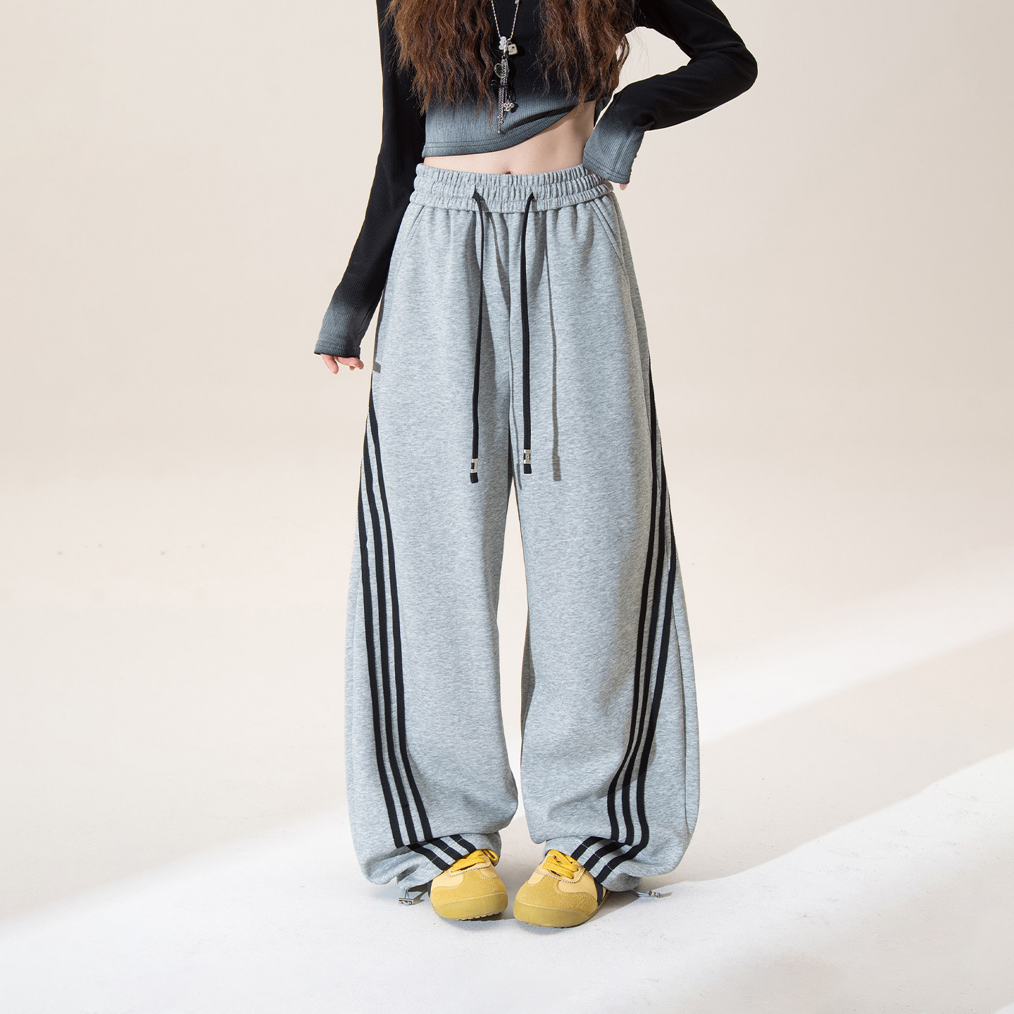 灰色美式复古运动休闲卫裤女春季新款垂感宽松慵懒风弯刀阔腿裤子,女装/女士精品,卫裤,淘宝优惠券,粉丝福利购,淘宝优惠卷