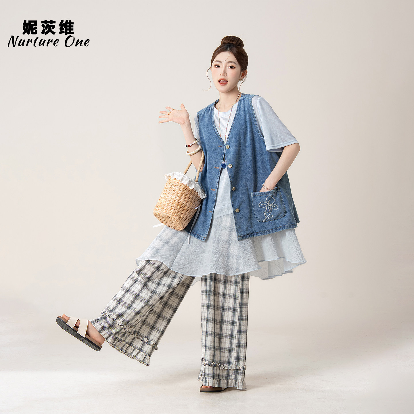 妮茨维【丹宁轻语】做旧牛仔马甲女叠穿短袖T恤格子阔腿裤三件套