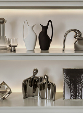 轻奢风样板间博古架装饰品组合