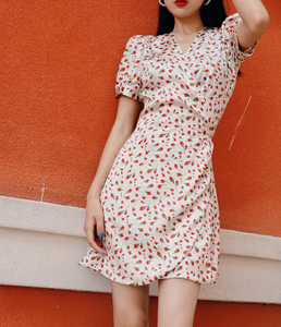 小鱼自制法式复古缎面真丝茶歇裹裙 一片式V领印花小个子连衣裙