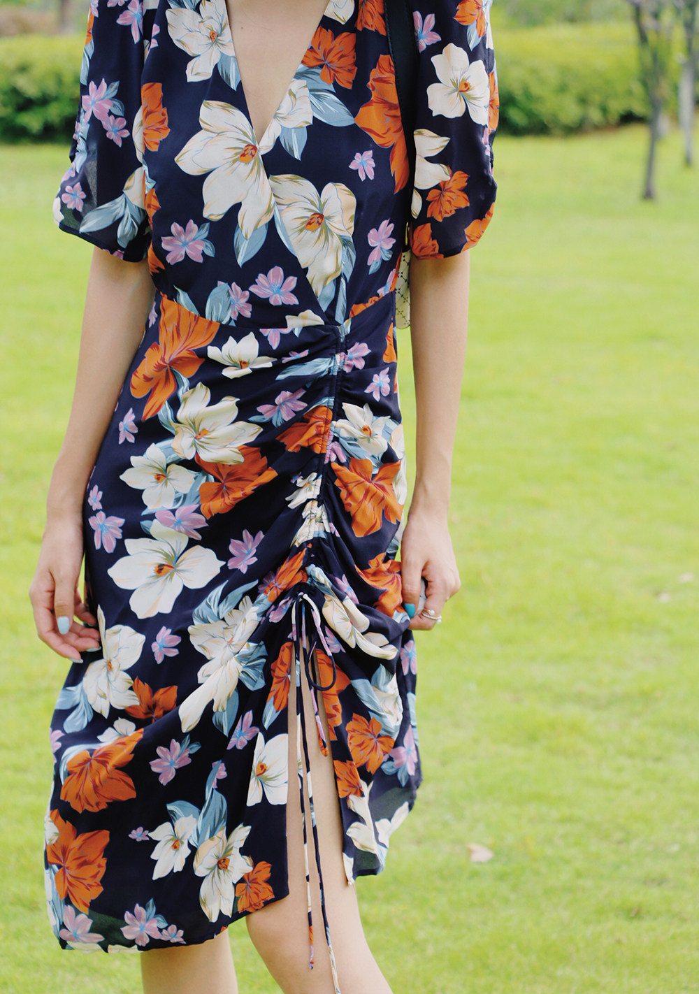 小鱼自制法式真丝茶歇裙  2022夏新 复古V领大花抽绳显瘦连衣裙,女装/女士精品,连衣裙,淘宝优惠券,粉丝福利购,淘宝优惠卷