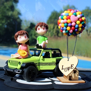 汽车摆件可爱创意新款 情侣公仔汽车内中控台车载饰品动漫玩偶网红