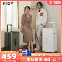 Гигант овец Carla может установить коробку с багажом новичков