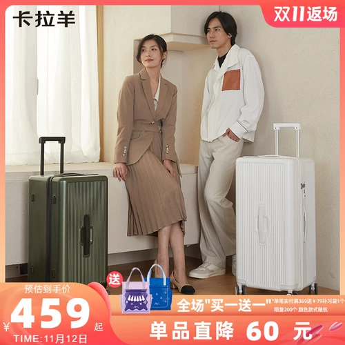 Гигант овец Carla может установить коробку с багажом новичков