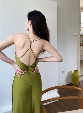 欧美性感吊带露背白黑绿色礼服轻奢小众高端级气质晚宴年会连衣裙