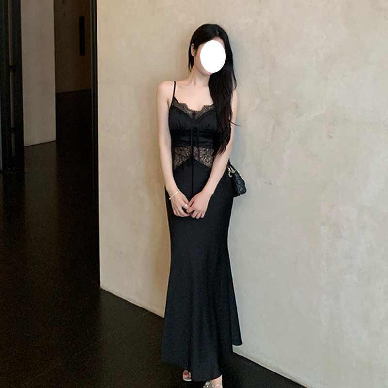 欧美性感吊带V领礼服轻奢小众高端级气质名媛收腰显瘦蕾丝连衣裙