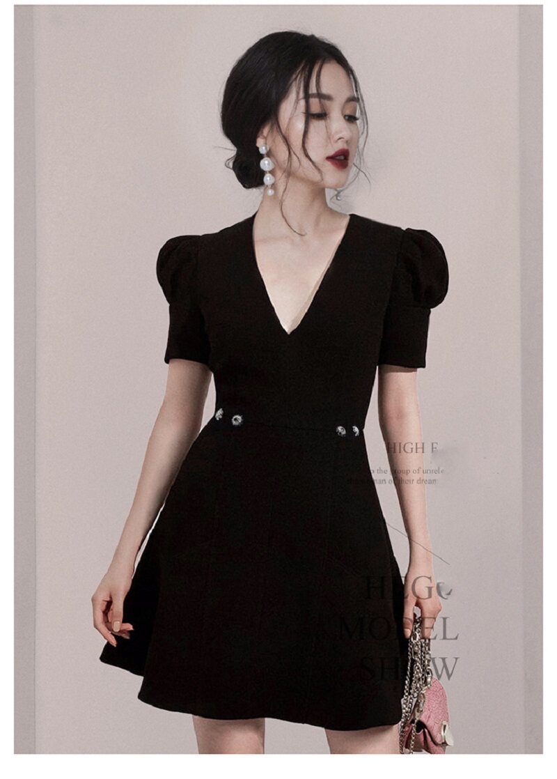法式性感V领黑色礼服女轻奢小众高端级气质收腰显瘦A字蓬蓬连衣裙