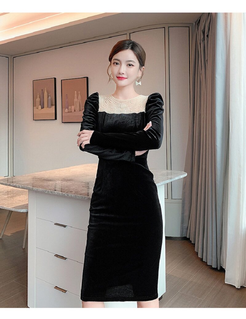 法式复古圆领黑色丝绒礼服女轻奢小众高端级感气质收腰显瘦连衣裙